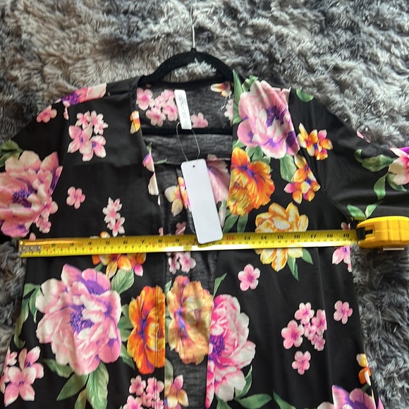 Floral‎ Open Style Cardigan - Picture 9 of 13